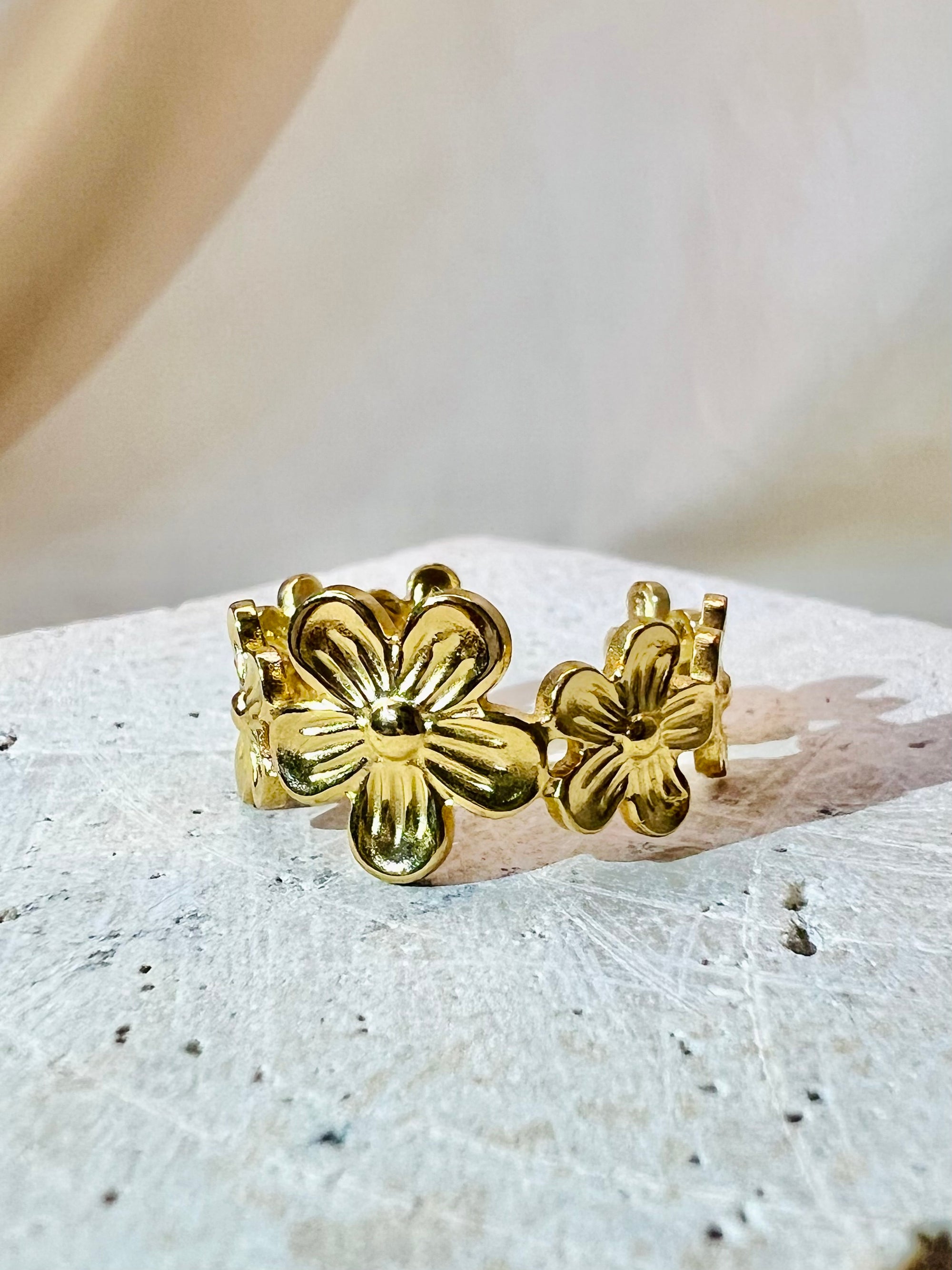 Florette Curve — gold-plated stainless steel ring by Arayeh, view 2