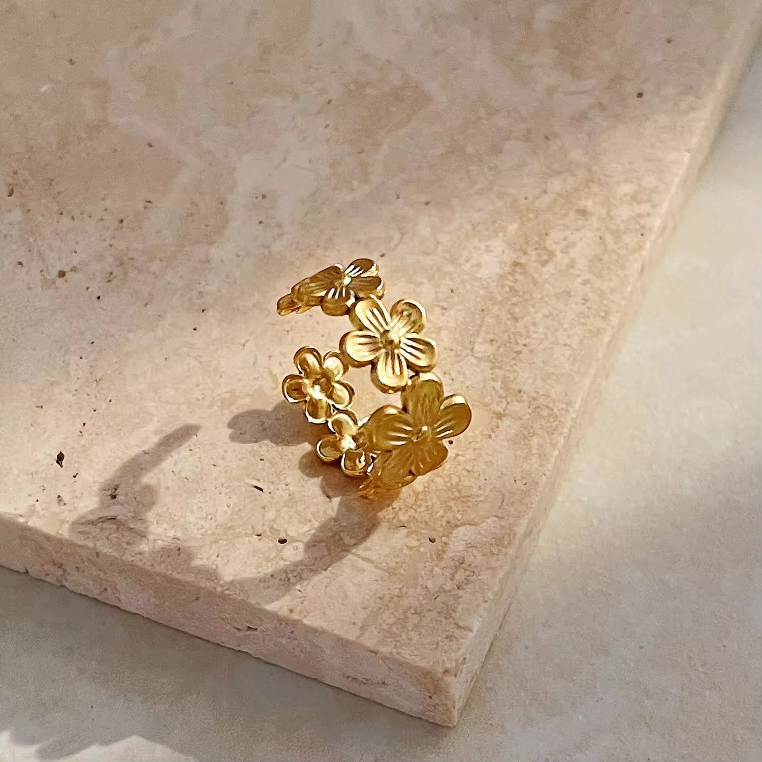Florette Curve — gold-plated stainless steel ring by Arayeh, view 6