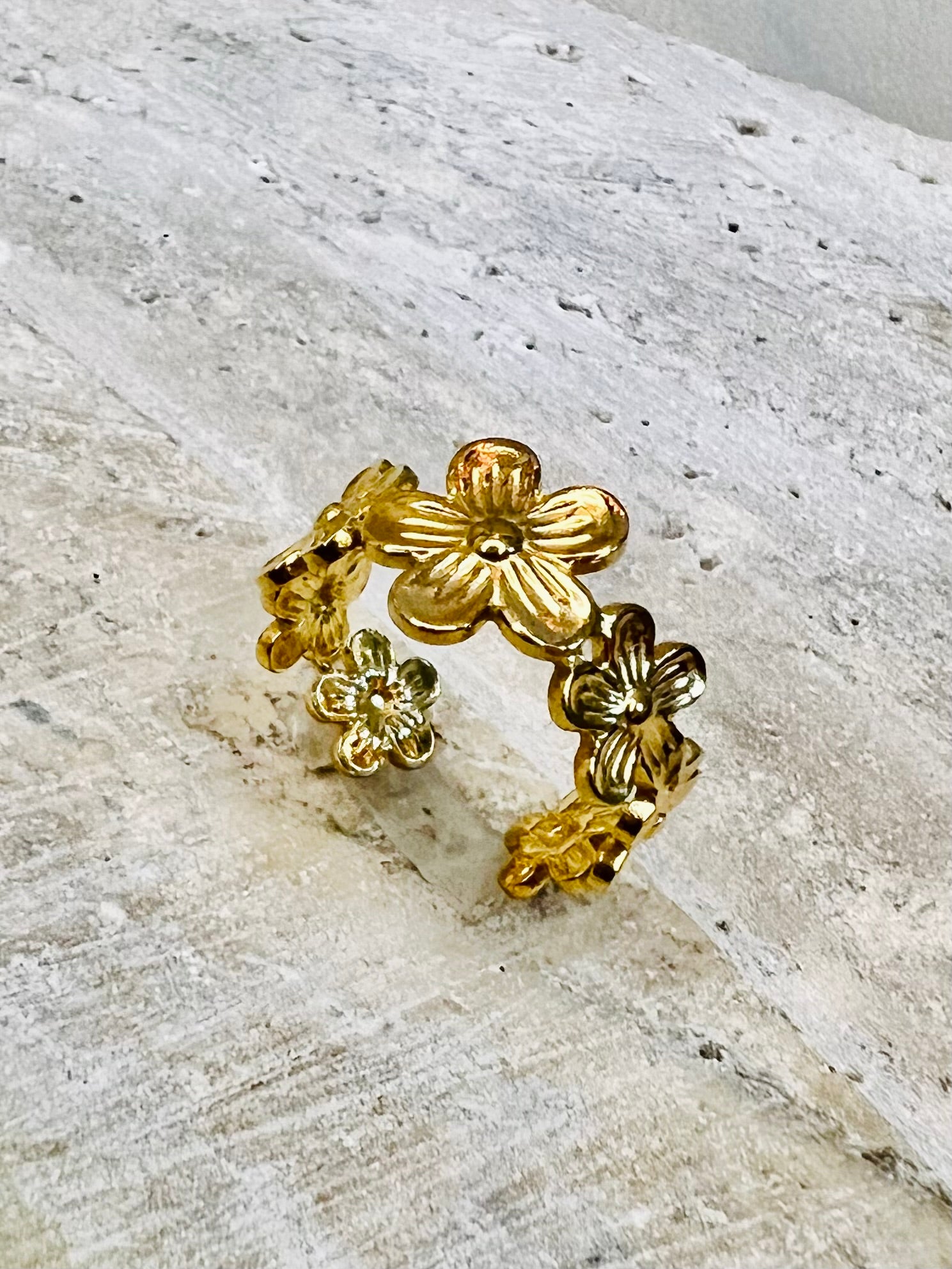 Florette Curve — gold-plated stainless steel ring by Arayeh, view 5